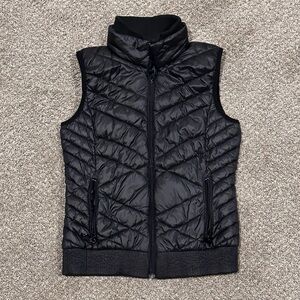Bernardo PrimaLoft Lightweight Black Puffer Vest - Women's XS